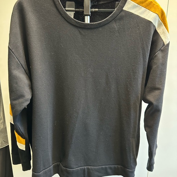 Dkny Tops - DKNY Black Fleece Top